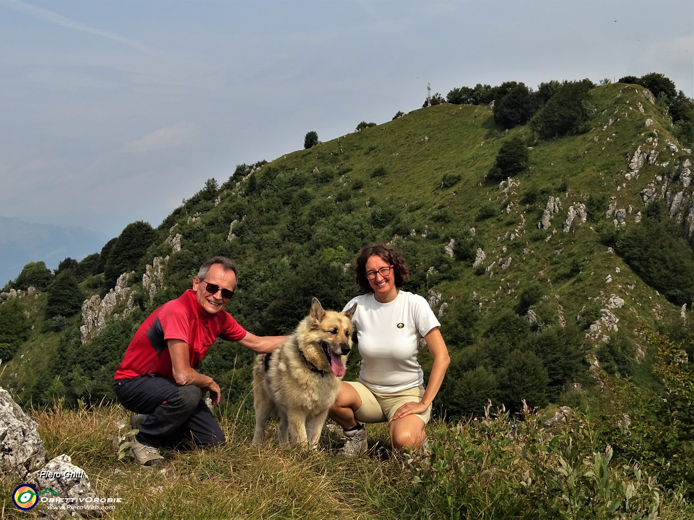 51 Sull'anticima est (1450 m) con vista sulla cima del Suchello (1541 m) .JPG